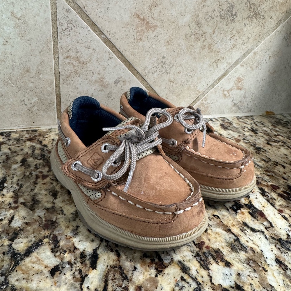 Classic brown leather sperry’s